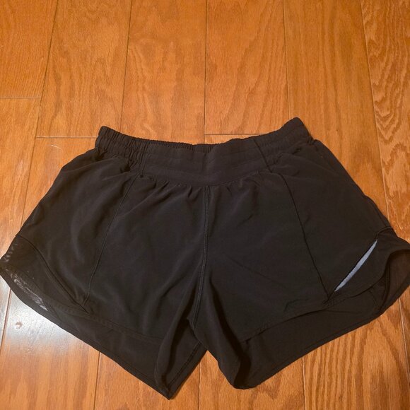 Lululemon hotty hot low rise 4in size 6 - Picture 1 of 3